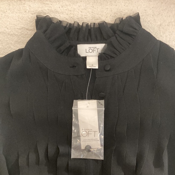 NWT Ann Taylor LOFT sleeveless black dress, ruffle collar, button front, size 4 - Picture 9 of 15
